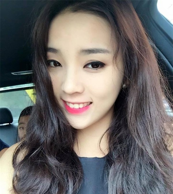 Sao Việt chọn màu son gì cho những hoạt động thường ngày