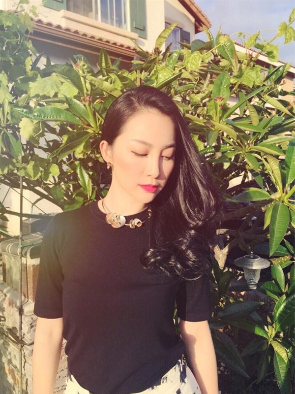 Sao Việt chọn màu son gì cho những hoạt động thường ngày