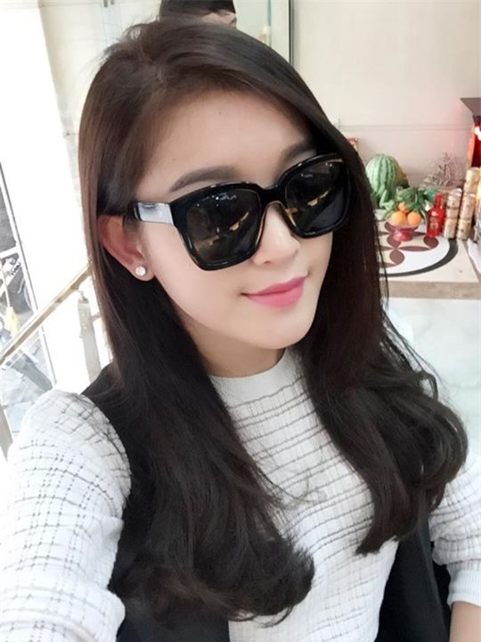 Sao Việt chọn màu son gì cho những hoạt động thường ngày