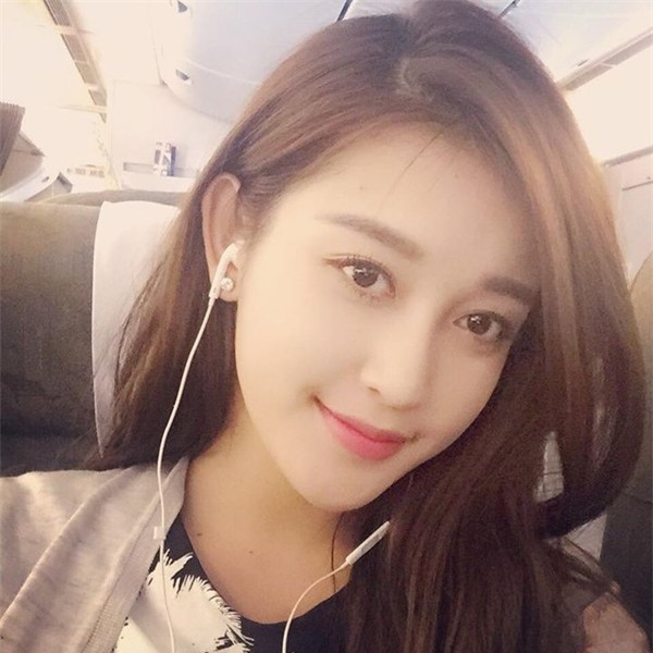 Sao Việt chọn màu son gì cho những hoạt động thường ngày