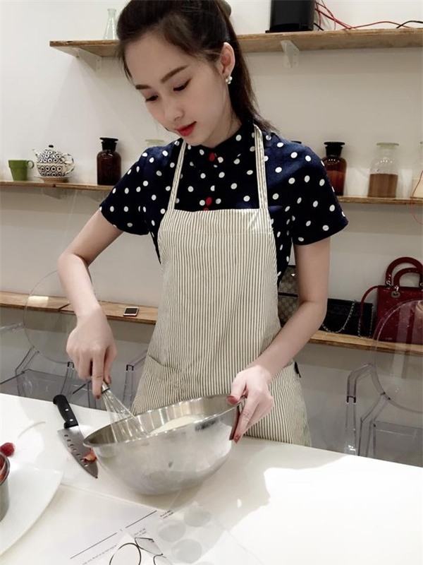 Sao Việt chọn màu son gì cho những hoạt động thường ngày