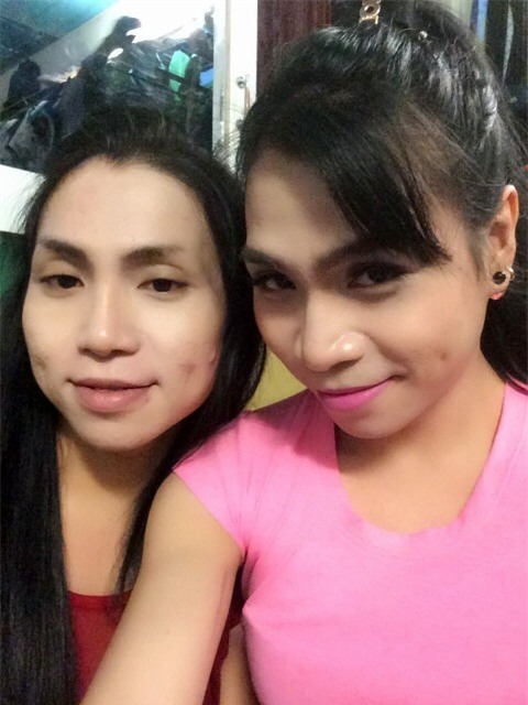 Đi hát đám ma kiếm tiền phẫu thuật chuyển giới