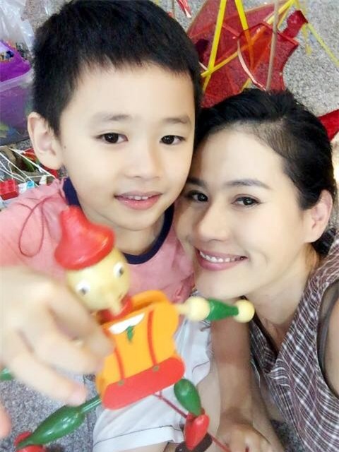 Sao Việt đón trung thu ấm cúng bên con