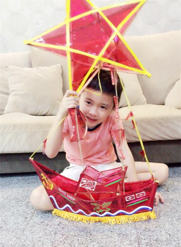Sao Việt đón trung thu ấm cúng bên con