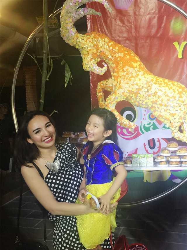 Sao Việt đón trung thu ấm cúng bên con