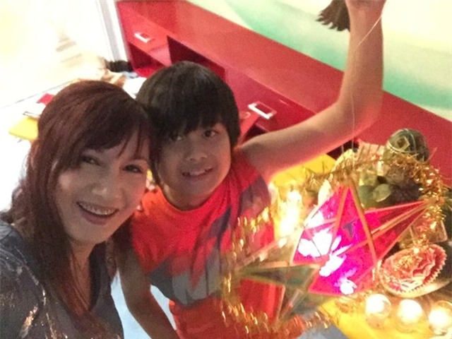 Sao Việt đón trung thu ấm cúng bên con