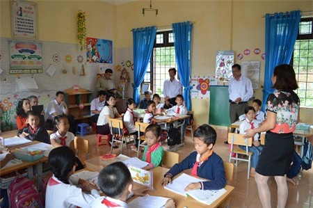 
Nhiều đại biểu ấn tượng với một tiết học của trường tiểu học Lùng Vai (huyện Mường Khương, Lào Cai).
