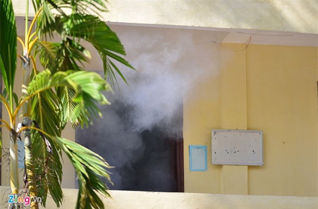 Sinh viên bơi bắn súng, vượt hoả lực như đặc công