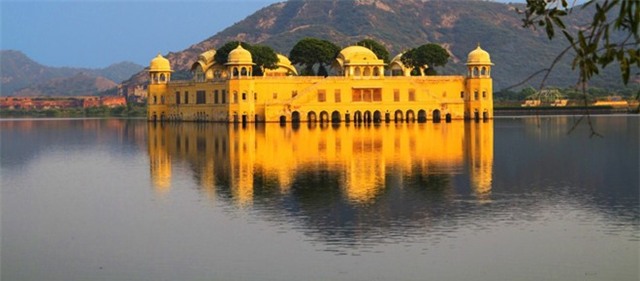 6. Jaipur, Ấn Độ: Với những cung điện tuyệt đẹp, không khí thanh bình, bớt đông khách hơn Taj Mahal, vùng Jaipur đem lại cho du khách những trải nghiệm khó quên.