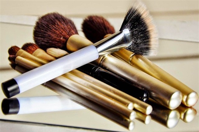 Những lý do không ngờ khiến mụn nổi đầy mặt