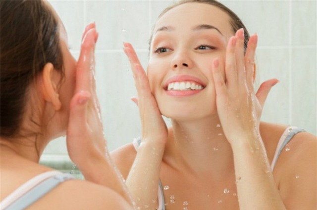 Những lý do không ngờ khiến mụn nổi đầy mặt