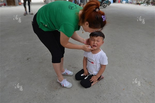 Cuộc sống đầy mồ hôi và nước mắt của những nghệ sĩ xiếc tương lai