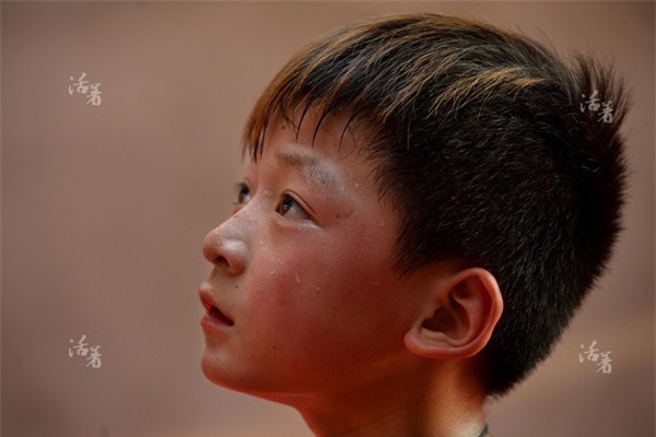 Cuộc sống đầy mồ hôi và nước mắt của những nghệ sĩ xiếc tương lai