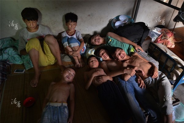 Cuộc sống đầy mồ hôi và nước mắt của những nghệ sĩ xiếc tương lai