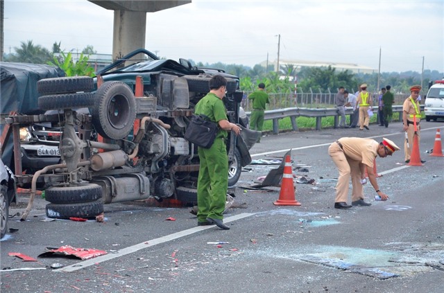 Lực lượng chức năng xử lý vụ việc