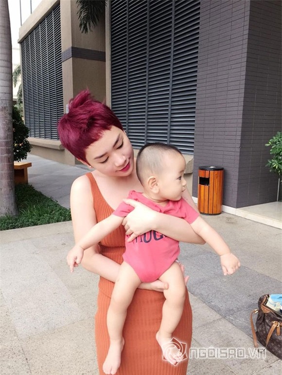 Trà My Idol xinh tươi bên con trai 0