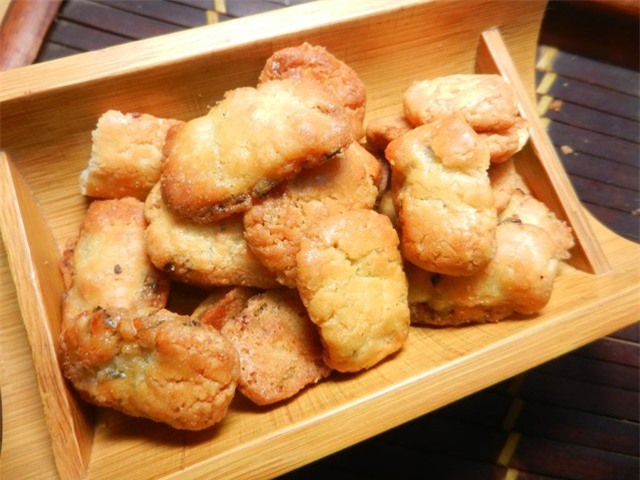 Bánh Trung thu ế được sản xuất thành bánh chả. Ảnh minh họa