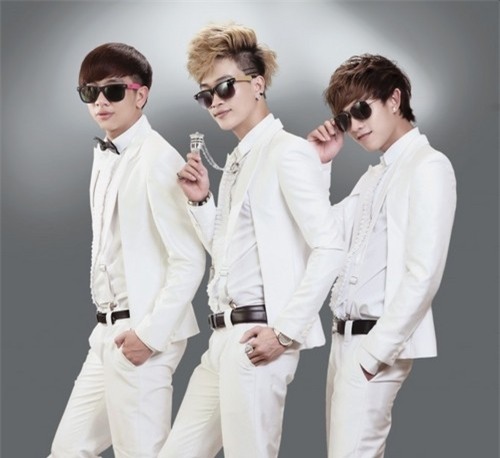 Sự thay đổi tích cực này lập tức khiến HKT được yêu mến hơn. Khả năng vũ đạo của nhóm cũng khiến công chúng thích thú.