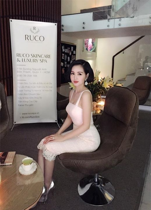 https://ttol.vietnamnetjsc.vn//2015/09/29/09/19/nhung-ba-me-1-con-so-huu-eo-nho-hong-qua-tao-chuan-nhat-showbiz-viet_7.jpg