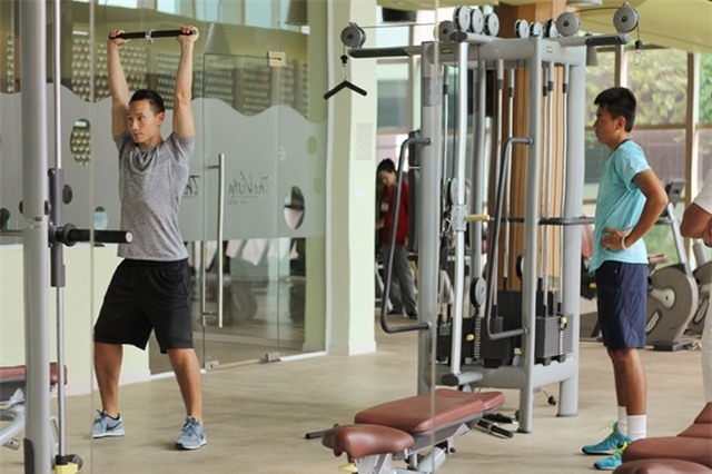 Kim Lý làm huấn luyện viên thể hình cho Lý Hoàng Nam