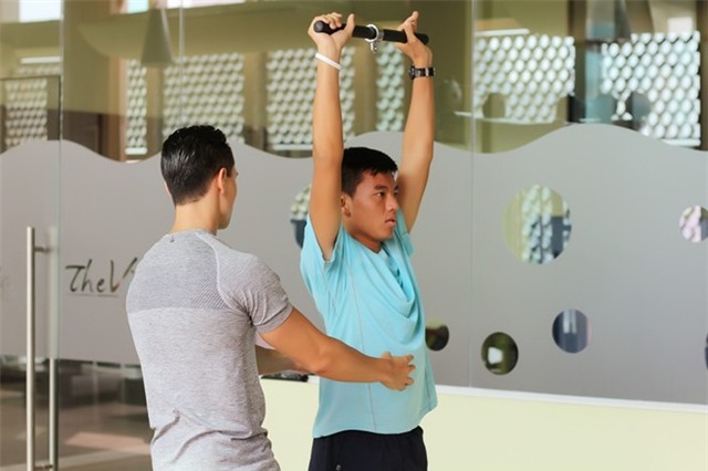 Kim Lý làm huấn luyện viên thể hình cho Lý Hoàng Nam