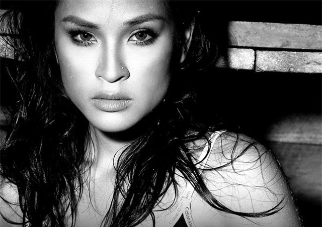 Hồng Ngọc tâm sự, nghề nào cũng có hai mặt tốt và xấu. Nếu bản thân biết rõ những gì mình làm thì không ai có thể cám dỗ được.&nbsp;Ba năm trong nghề, nữ DJ không ngừng trau dồi, học hỏi thêm kiến thức để trở thành mobile DJ chuyên nghiệp.&nbsp;Ảnh:&nbsp;H.T.