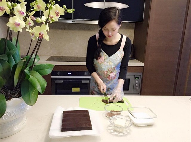 Sau ngày lấy chồng, Tâm Tít cũng dành nhiều thời gian để nghiên cứu và thực hành bếp núc. Cũng như những người vợ khác, cô quan niệm rằng một phần tình yêu của người đàn ông đi qua đường dạ dày.