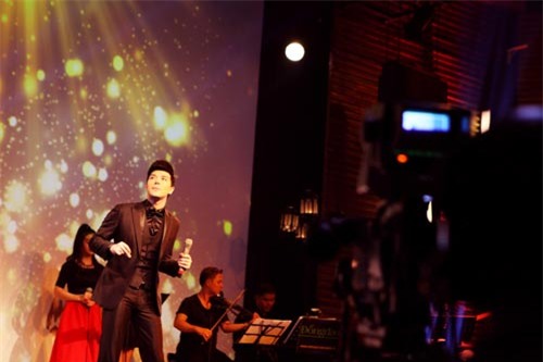 Nathan Lee lại gây 