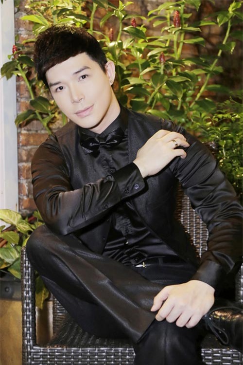 Nathan Lee lại gây 