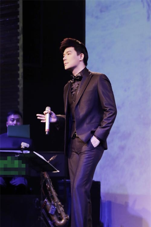 Nathan Lee lại gây