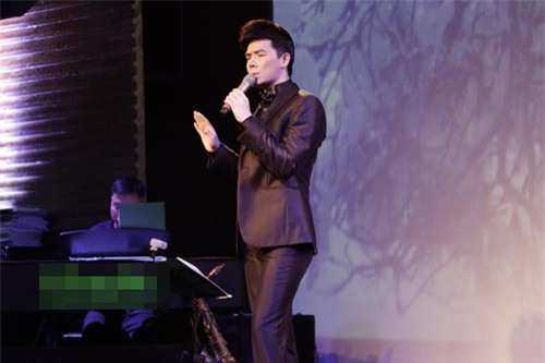 Nathan Lee lại gây