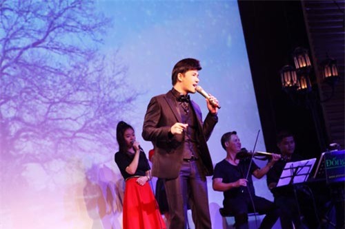 Nathan Lee lại gây