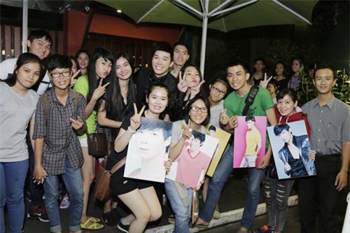 Nathan Lee lại gây 