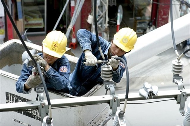 Ngành điện đòi bù lỗ tỉ giá bằng việc tăng ngay giá điện nhưng không được thông qua.