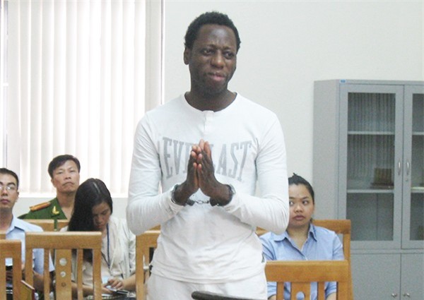 Nhiều quý bà dính lừa chàng trai ngoại quốc