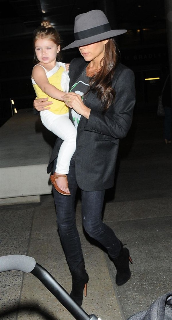 Victoria-Beckham-Harper-936bd