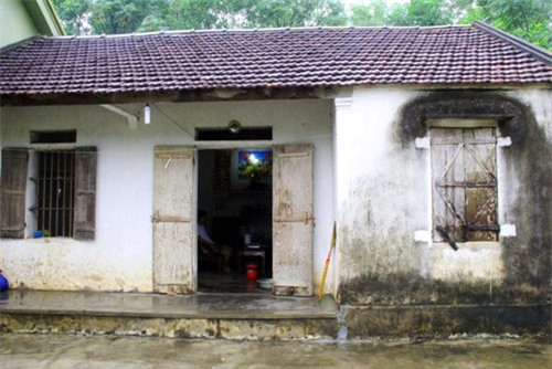 Mẹ tử nạn xứ người, hai anh em sống bơ vơ - 1