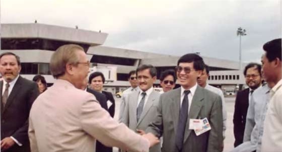 Johnathan Hạnh Nguyễn, Hà Tăng, bố chồng, mẹ chồng, thương vụ, Johnathan-Hạnh-Nguyễn, Hà-Tăng, bố-chồng, mẹ-chồng, thương-vụ,