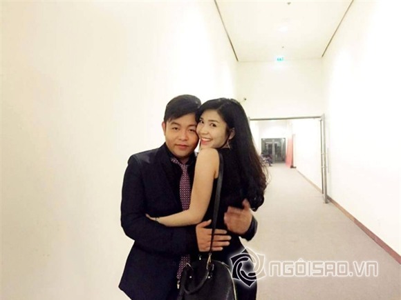 Quang Lê hôn bạn gái 1