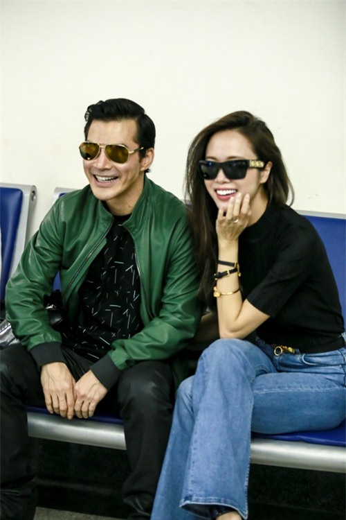 Vũ Ngọc Anh và Trần Bảo Sơn tình tứ tại sân bay - 12