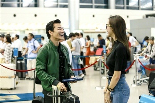 Vũ Ngọc Anh và Trần Bảo Sơn tình tứ tại sân bay - 6