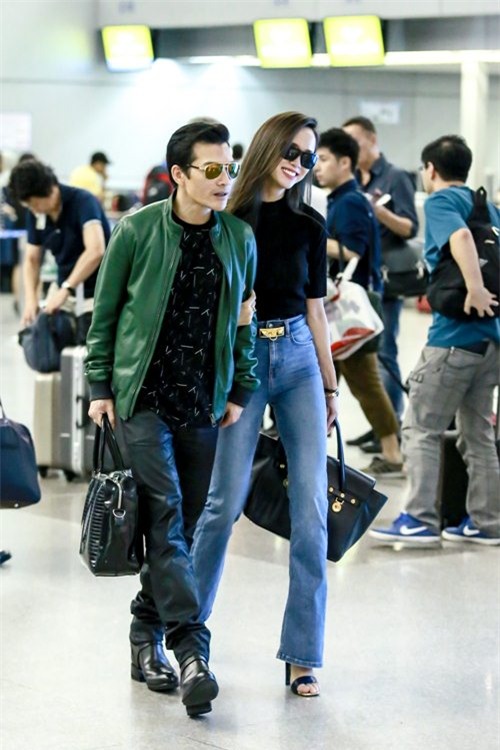 Vũ Ngọc Anh và Trần Bảo Sơn tình tứ tại sân bay - 9