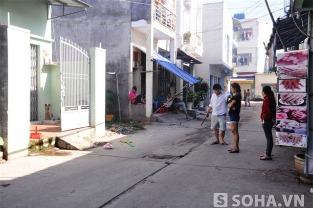 Nơi phát hiện người đàn ông gục chết bên đường.