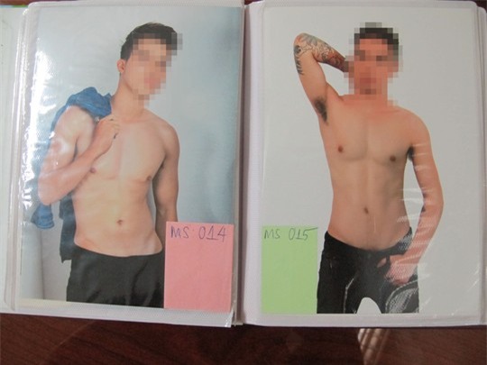 2 trong số nhiều mỹ nam tham gia mua bán dâm (Ảnh: Người lao động)