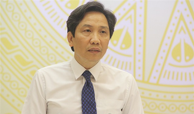Thứ trưởng Bộ Nội vụ Trần Anh Tuấn trả lời câu hỏi báo chí về việc Bổ nhiệm Giám đốc Sở Kế hoạch Đầu tư Quảng Nam (Ảnh: Phạm Thịnh)