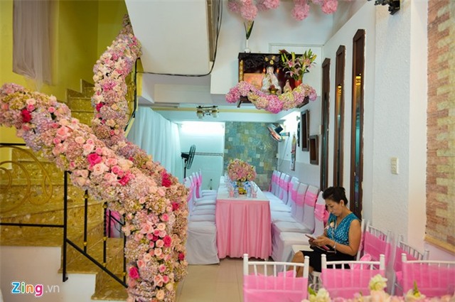 Lương Thế Thành hôn tay Thúy Diễm trong lễ đính hôn