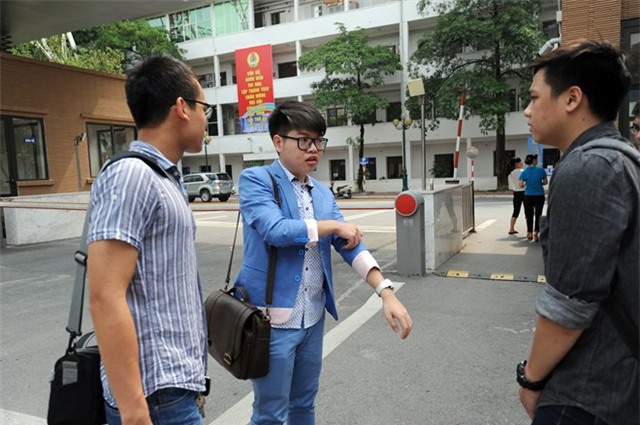 Đức Phúc ngượng ngùng mời Mỹ Tâm ăn trưa