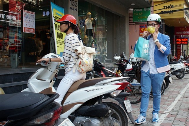 Đức Phúc ngượng ngùng mời Mỹ Tâm ăn trưa