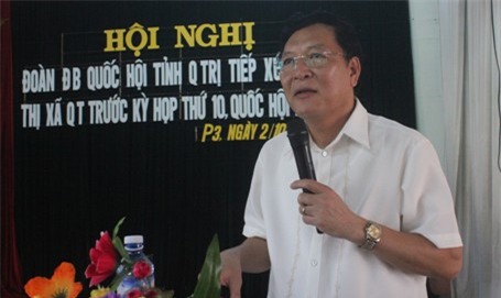 Bộ trưởng Phạm Vũ Luận giải đáp những thắc mắc của cử tri.