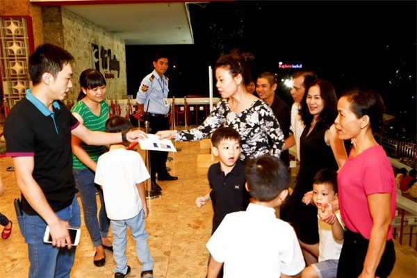 Hồ Ngọc Hà và Cường Đô-la1